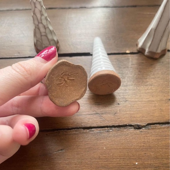 Handmade pottery ring holders set of 4 - Picture 3 of 3